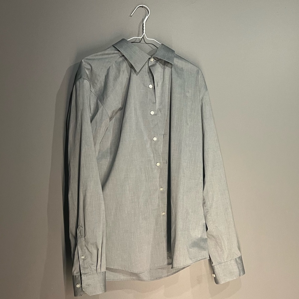 Men’s light gray long sleeve dress shirt